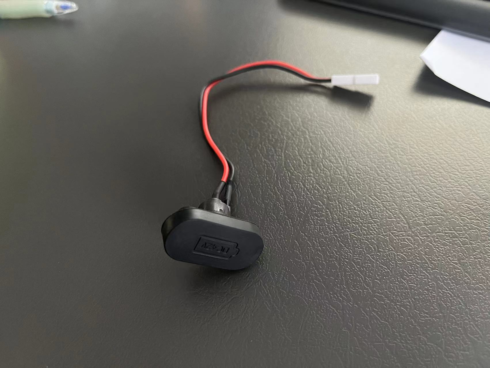 Charger Port with Cable 36V - Dualtron Togo