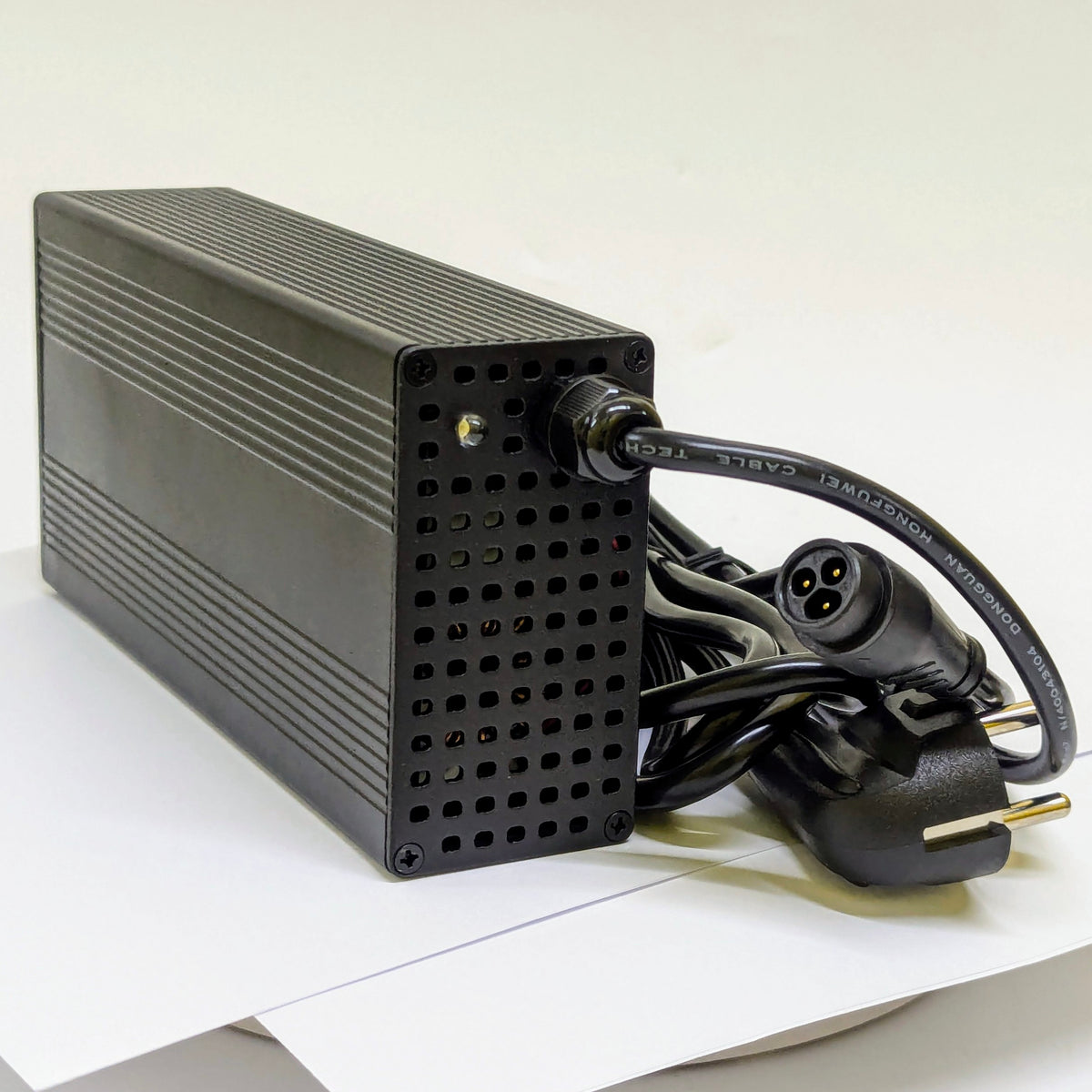 84V rychlonabíječka 95.4V4A LP16 UK DISPLAY