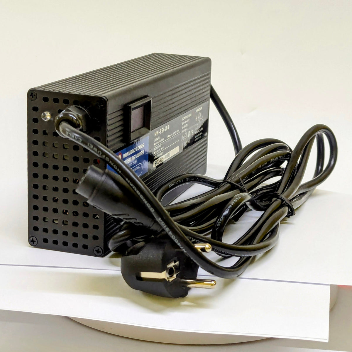 84V rychlonabíječka 95.4V4A LP16 UK DISPLAY